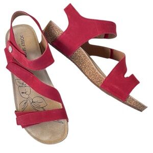 EUC Josef Seibel Leather Tonga 25
Sandals Red Size 11